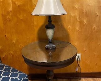Round End Table & Table Lamp