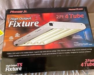 Grow Light
T5 High Output fixture, 2 feet/4 tube, seems new in box