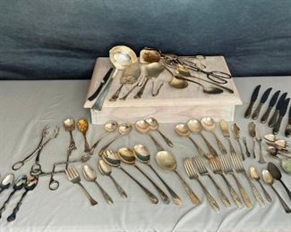 Rogers Bros Flatware
pickle forks, serving spoons, ladle, butter knives, knives, forks and spoons (approx. 60 pieces)