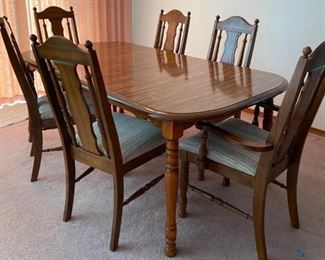 Dining Room Table and Chairs
Made in the USA 6 upholstered chairs (2 have arms) and table with leaf, has laminate top, loose finial on one chair
