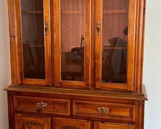 China Cabinet by Broyhill
Solid wood, lighted China cabinet by Broyhill, handle that came off is in a drawer, otherwise in good condition