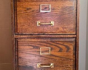Oak File Cabinet
Solid oak four drawer file cabinet, no key, good condition