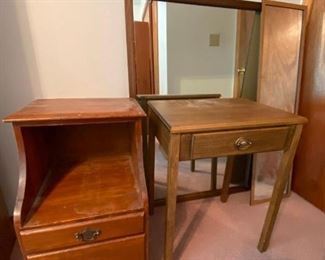 Mirrors and Tables
2 night stands, one dresser mirror and one full length mirror, scuffs and wear on nightstands (no brands evident)