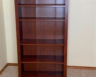 5 Shelf Bookcase
Wood bookshelf unit with thin particle board backing. Shelves are adjustable.