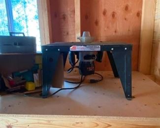 Craftsman Router Table
Router table with router bits