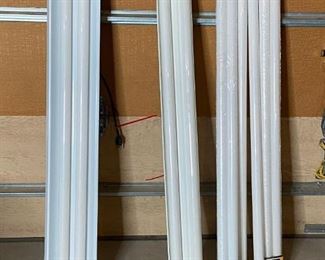 Fluorescent Fixture and Bulbs
48 Inch light fixture and 3 twin packs of fluorescent bulbs