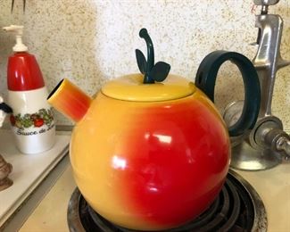 Vintage Copco Georgia Peach Tea Kettle