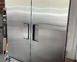 High end True Commercial Refrigerator, like new condition.