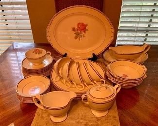 Beautiful Georgian Homer Laughlin China set in excellent condition