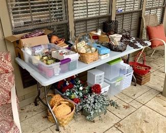 More home decor items, baskets & candles