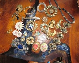 A sample of jewelry..... more to come