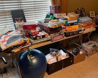 House and Garden Flags, Vintage Games, Dolls, Doll Clothes