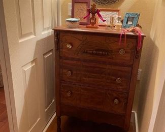 Sweet Chest of Drawers and a Pretty Mirror