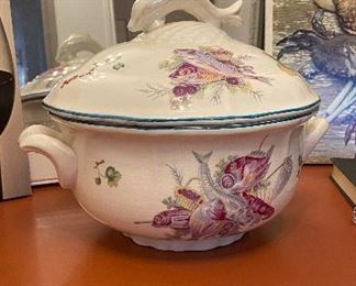 big ole gumbo or seafood pot 