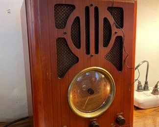Vintage look radio. Works Great