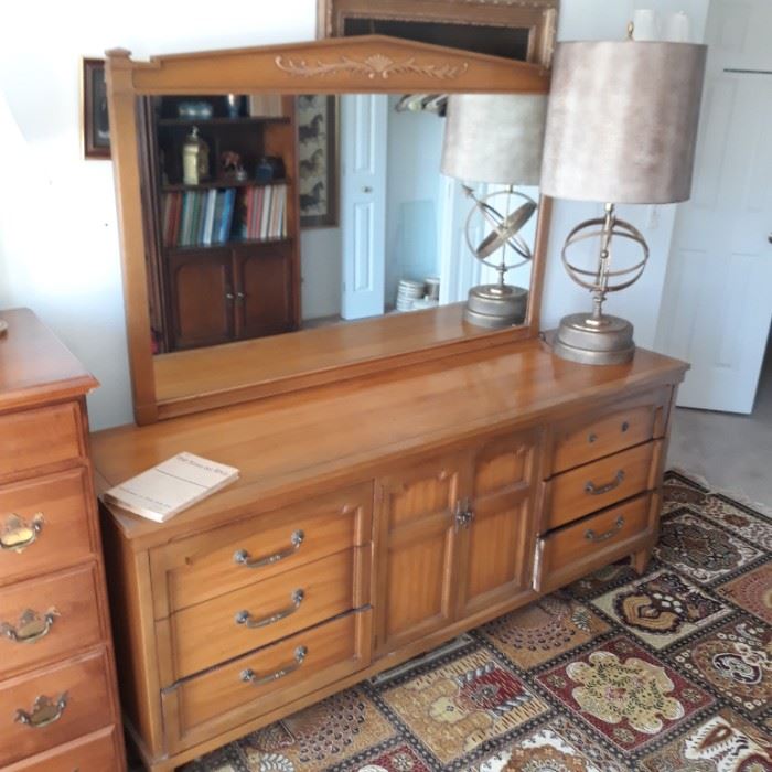 Dresser with mirror 