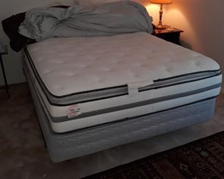 Queen size bed , Guest Room