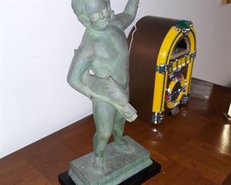 Decorative  figurines 