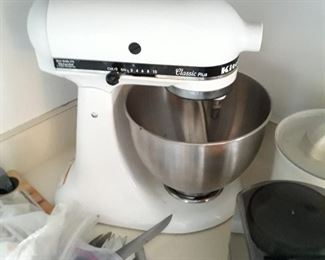 Kitchen Aid Classic Plus mixer
