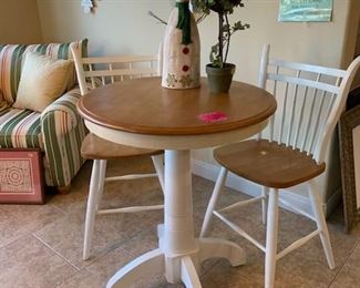 Corner nook  2 chair breakfast Pedestal table