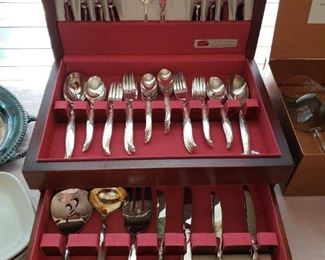 1847 Rogers "Flair" Service for 8- LIKE NEW