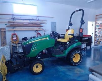 JOHN DEERE 1025R TRACTOR - 2015 - 222 HRS