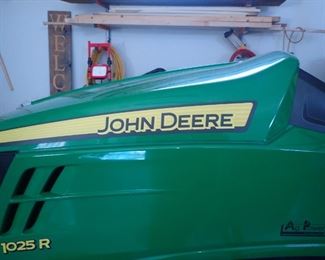 JOHN DEERE 1025R TRACTOR - 2015 - 222 HRS
