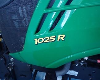 JOHN DEERE 1025R TRACTOR - 2015 - 222 HRS