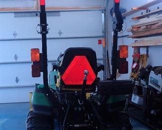 JOHN DEERE 1025R TRACTOR - 2015 - 222 HRS