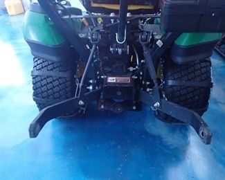 JOHN DEERE 1025R TRACTOR - 2015 - 222 HRS