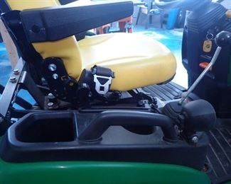 JOHN DEERE 1025R TRACTOR - 2015 - 222 HRS