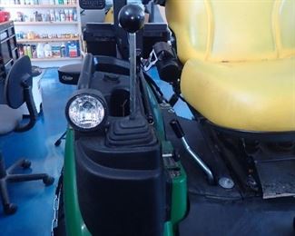 JOHN DEERE 1025R TRACTOR - 2015 - 222 HRS