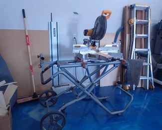 DEWALT SAW & RIDGID STAND ON WHEELS MS-UV