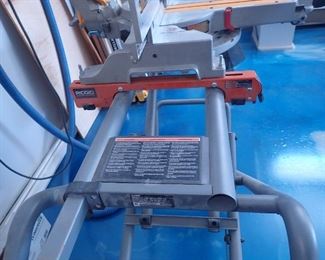 DEWALT SAW & RIDGID STAND ON WHEELS MS-UV