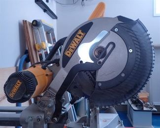 DEWALT SAW & RIDGID STAND ON WHEELS MS-UVDEWALT