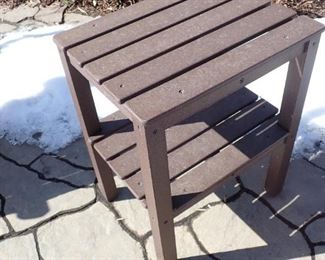 SIDE TABLE BY THE YARD