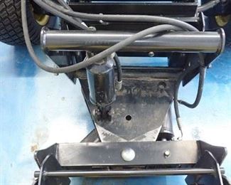 JOHN DEERE 1025R TRACTOR - 2015 - 222 HRS