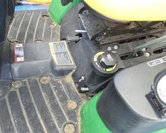 JOHN DEERE 1025R TRACTOR - 2015 - 222 HRS