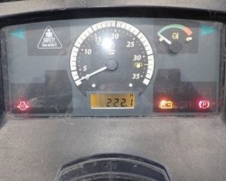 JOHN DEERE 1025R TRACTOR - 2015 - 222 HRS