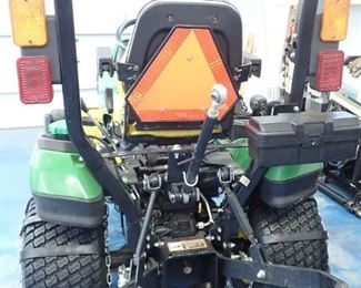 JOHN DEERE 1025R TRACTOR - 2015 - 222 HRS