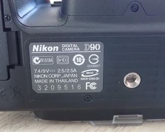 NIKON DIGITAL CAMERA D90