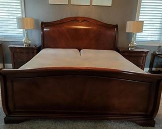 QUEEN SLEIGH HEADBOARD & FOOTBOARD / MATTRESS NOT INCLUDED !!!!