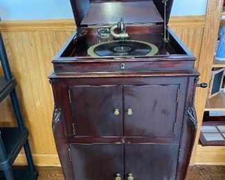 Antique RCA Victor Talking Machine/Mahogany Cabinet Works!!