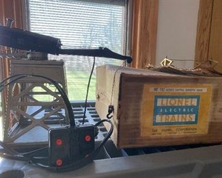 Lionel Remote Control  Magnetic Crane with Box