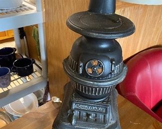 Vintage Potbelly Stove Lamp