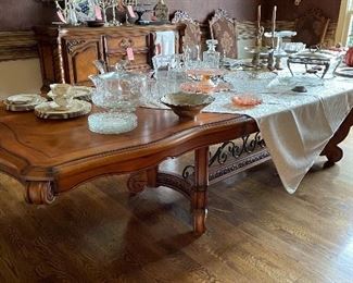 Dining Table with 3 leaves 10 Chairs