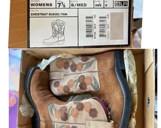 Ladies suede boots 7.5