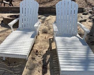 All-weather lounge chairs 