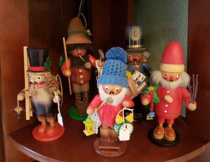 Extensive collection of German Nutcrackers, incense burners/smokers – Steinbeck, Erzgebirge, Christian Ulbricht and others