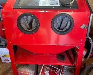 Central Pneumatic 40 Pound Floor Blast Cabinet